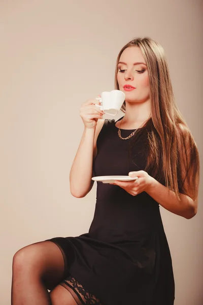 Woman  drinking coffee — Stock Photo, Image
