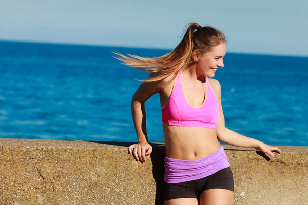 Attraktive Frau beim Sport — Stockfoto