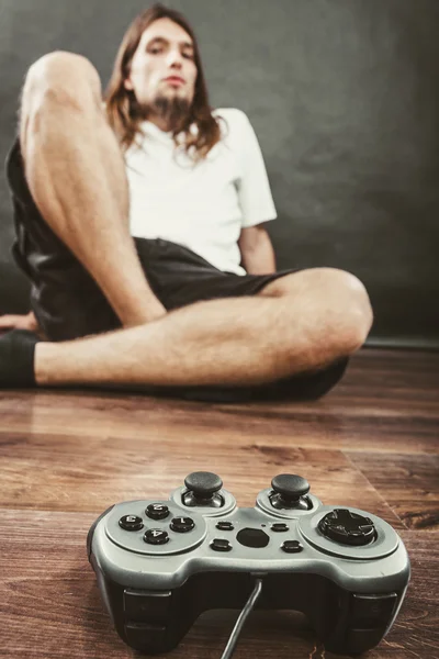 Young man with pad — Stock Photo, Image