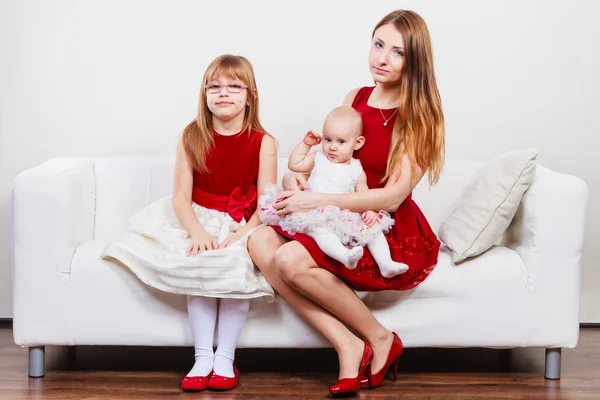 Família feliz de três mulheres — Fotografia de Stock