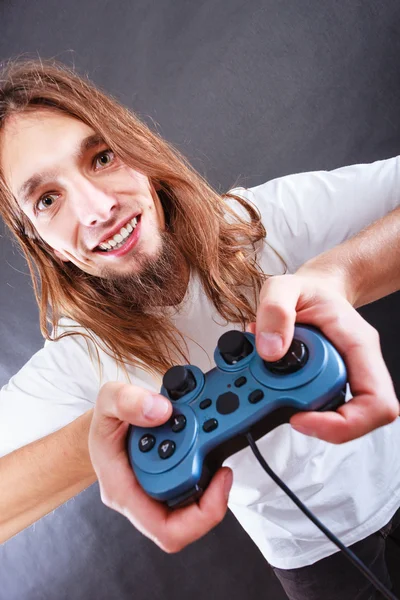 Homem feliz jogando jogos — Fotografia de Stock