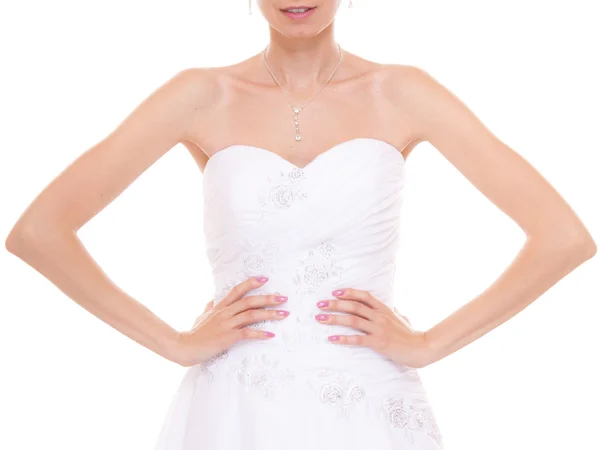 Atraente noiva bonita em vestido de noiva branco . — Fotografia de Stock