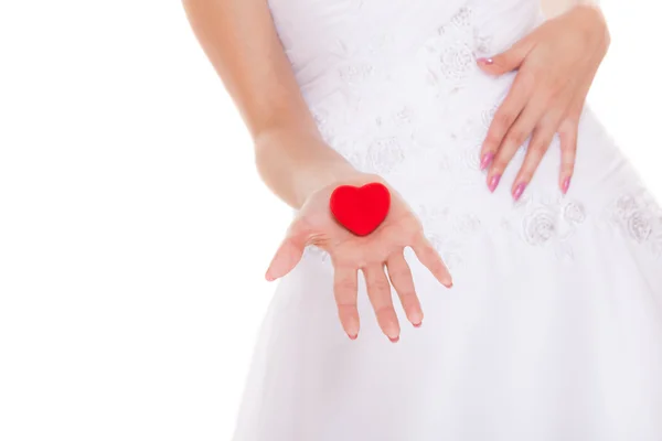 Verlovingsring vak in vrouw bruid handen. — Stockfoto