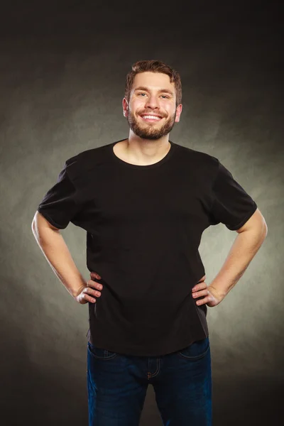 Hombre feliz en camisa en blanco con espacio de copia vacío. —  Fotos de Stock