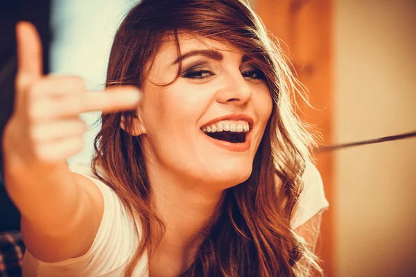 Woman giving middle finger gesture. — Stock Photo, Image