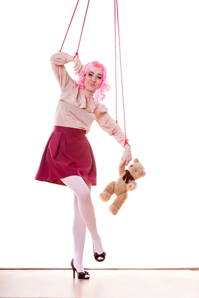 Mujer chica estilizado como marioneta títere en cuerda — Foto de Stock