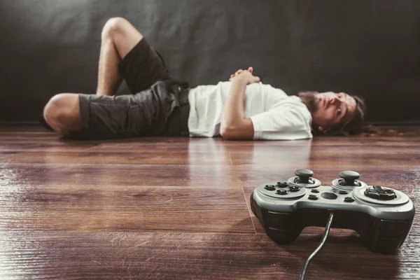 Young man with pad — Stock Photo, Image