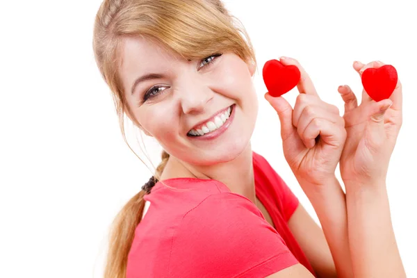 Lustige Frau mit roten Herzen — Stockfoto