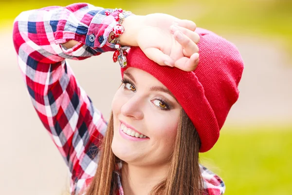 Portrait girl relaxing walking in autumnal park. — Stock Photo, Image