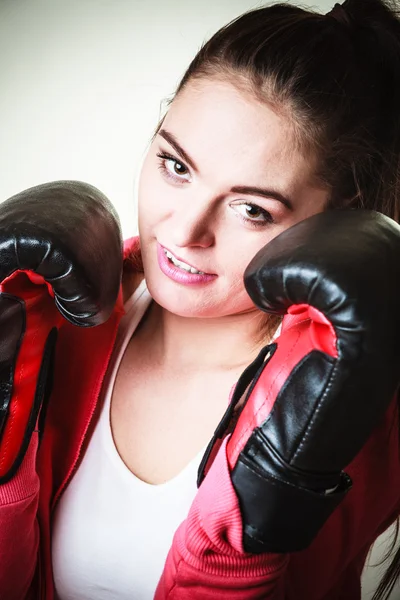 Fit woman boxing. — Stock Photo, Image