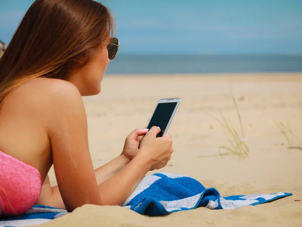 Woman texting message — Stock Photo, Image