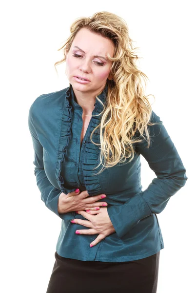 Mujer elegante con dolor de estómago — Foto de Stock