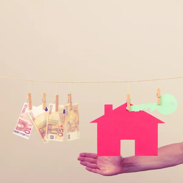 Male hand showing house and money — Stock Photo, Image