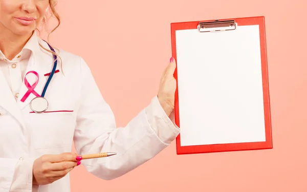 Parte especialista cuerpo con carpeta . — Foto de Stock