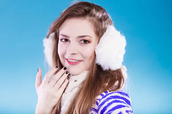 Young woman in wintertime. — Stock Photo, Image