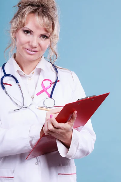 Mujer médico diagnosticar paciente — Foto de Stock