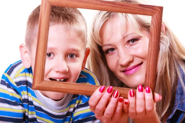 Mother and son play with empty frame. — Stock Photo, Image