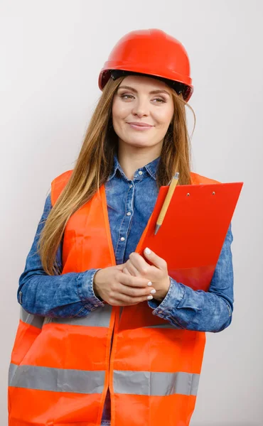 Mujer sosteniendo pluma y lima . —  Fotos de Stock