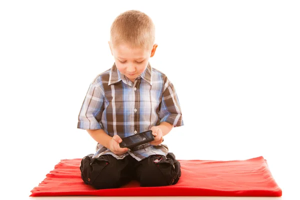 Menino jogando jogos no smartphone — Fotografia de Stock