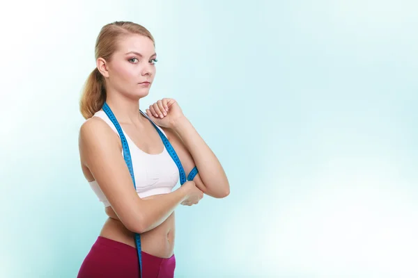 Frau mit Maßband messen. Gewicht. — Stockfoto