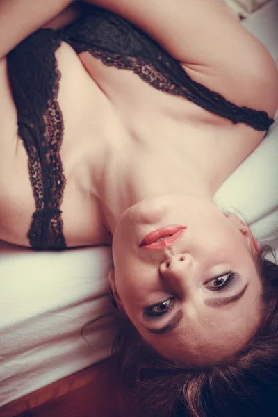 Seductive young woman in lingerie in bed. — Stock Photo, Image