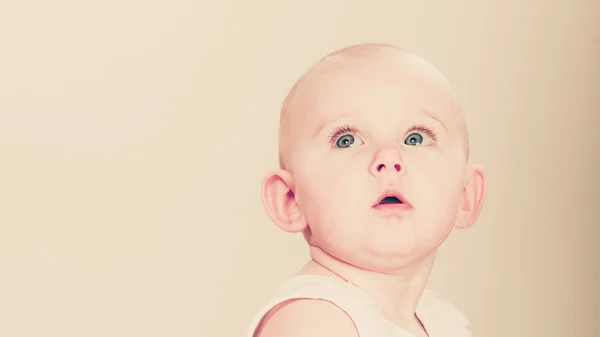 Kleine meisje kind portret — Stockfoto