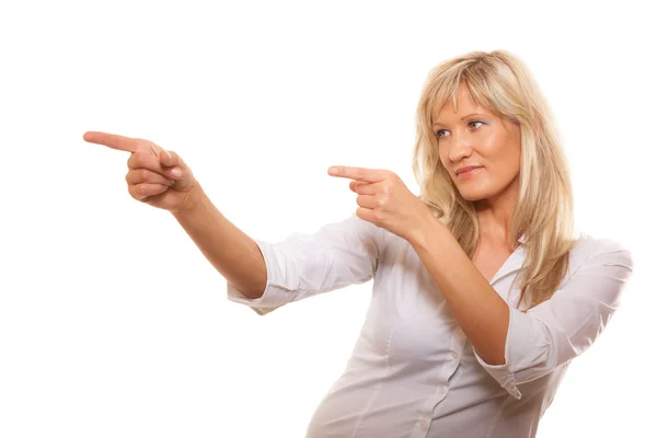 Conceito de publicidade - mulher apontando com o dedo — Fotografia de Stock