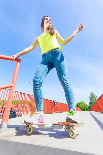 Bruslař na koni skateboard — Stock fotografie