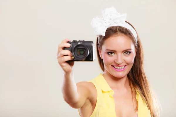 Girl taking photo — Stock Photo, Image