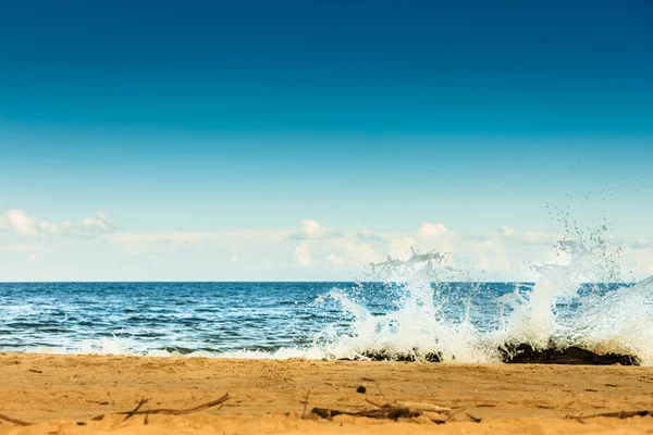 Sea waves on the shore of the sandy beach — Stock Photo, Image