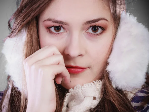 Mujer joven en invierno. —  Fotos de Stock