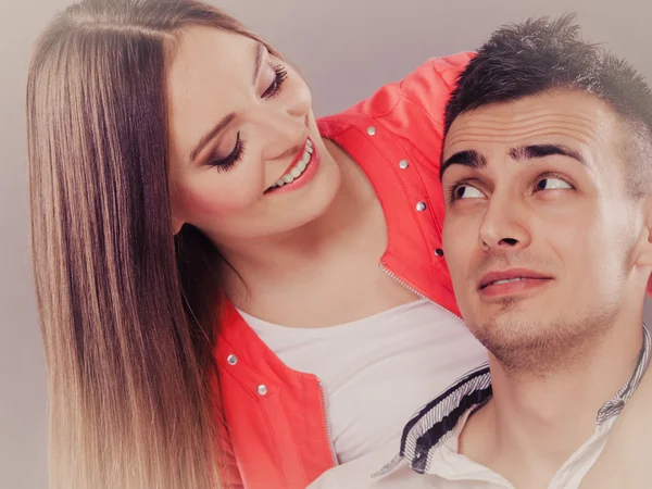 Retrato de mujer y hombre sonrientes. Pareja feliz. — Foto de Stock