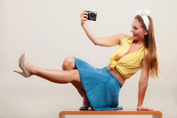 Girl  taking photo — Stock Photo, Image