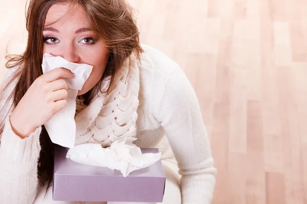 Sick woman girl with fever sneezing in tissue — Stock Photo, Image