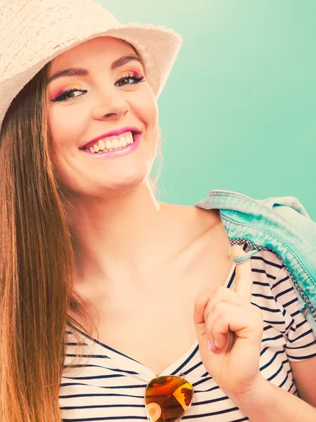 Woman in hat having fun — Stockfoto