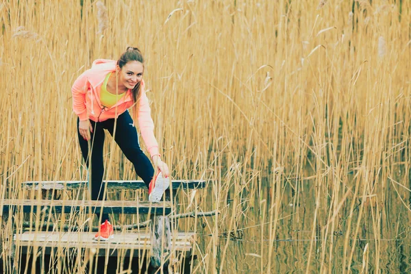 Jogger tar paus från körningen — Stockfoto