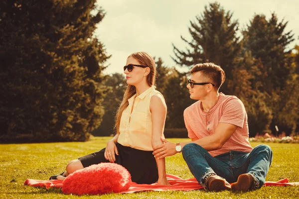 Moody girl with boyfriend in park. — Stock Photo, Image