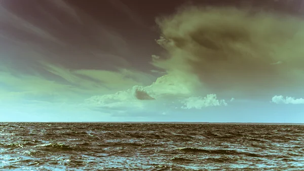 Beautiful seascape storm sea horizon and sky. — Stock Photo, Image