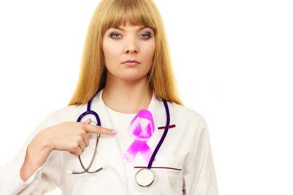 医生粉红丝带艾滋病符号 — 图库照片