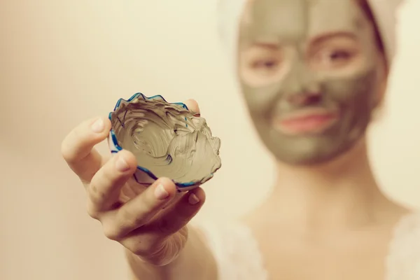 Girl taking care of oily complexion — Stock Photo, Image