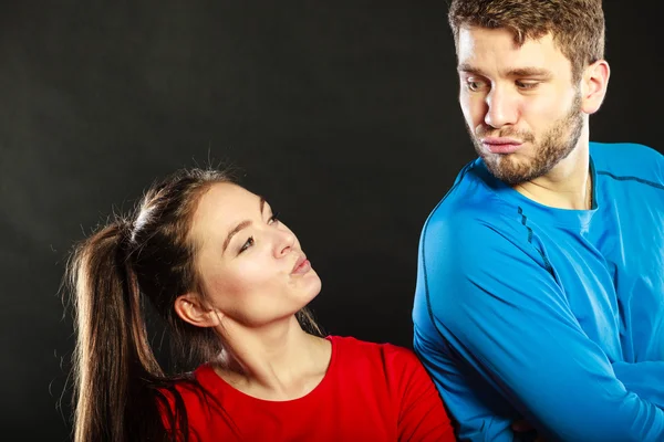 Retrato de mujer y hombre sonrientes. Pareja feliz. —  Fotos de Stock