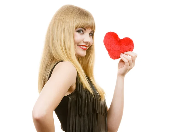 Wspaniała dziewczyna kobieta trzymając miłość czerwony serce symbol Obrazek Stockowy