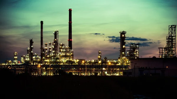 Vista de la planta petroquímica de la refinería en Gdansk, Polonia —  Fotos de Stock