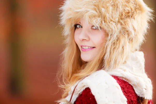 Portrait of pretty smile woman in fur winter hat — Stok Foto