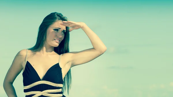 Hermosa chica de verano retrato al aire libre — Foto de Stock