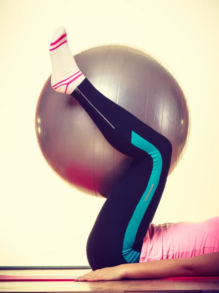 Sportliche Dame beim Workout. — Stockfoto