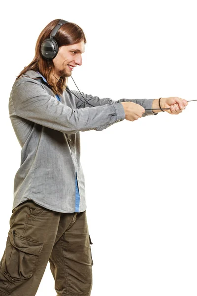 Hombre con auriculares escuchando música. Ocio . — Foto de Stock