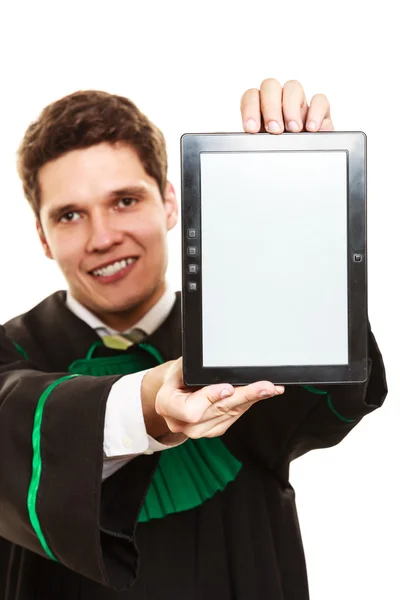 Mladý muž právník drží tabletový počítač. — Stock fotografie