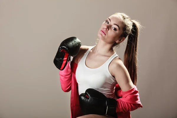 Feministisk kvinna utbildning, boxning. — Stockfoto