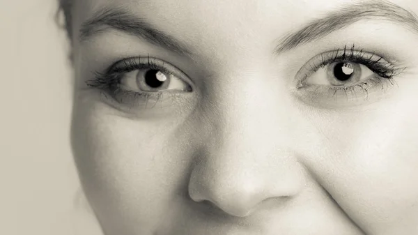 Vrouw ogen close-up met make-up. — Stockfoto